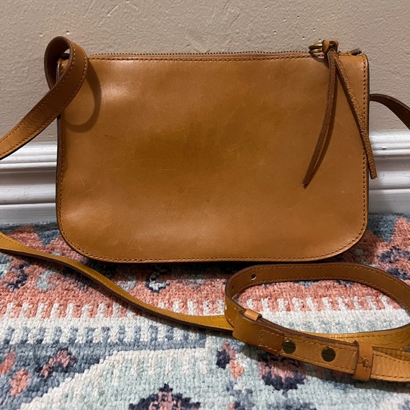 Madewell Simple Crossbody Bag - Picture 2 of 4